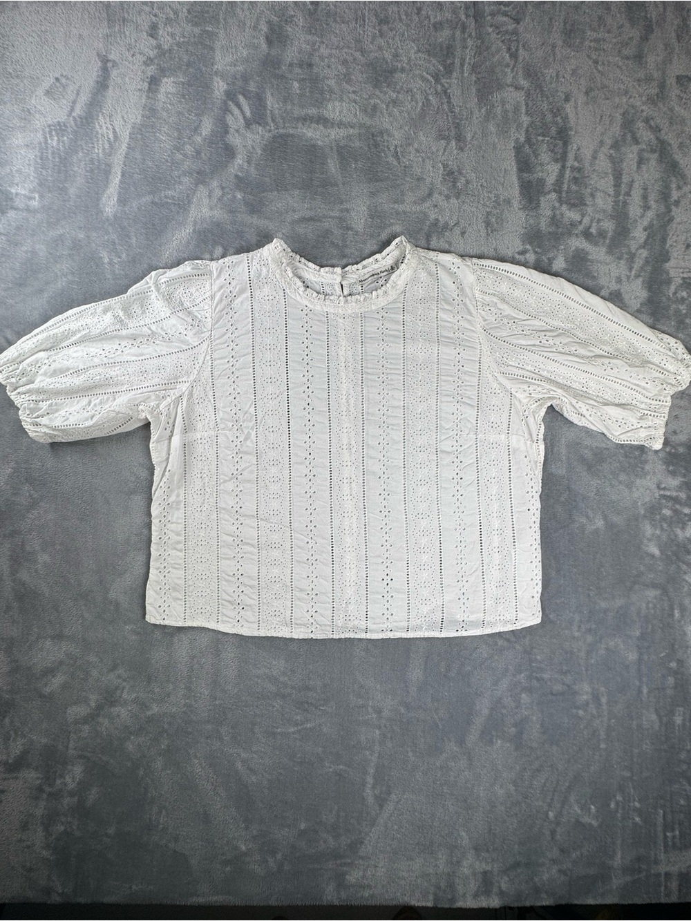 Abercrombie & Fitch White Eyelet Puff Sleeve Button-Back Blouse